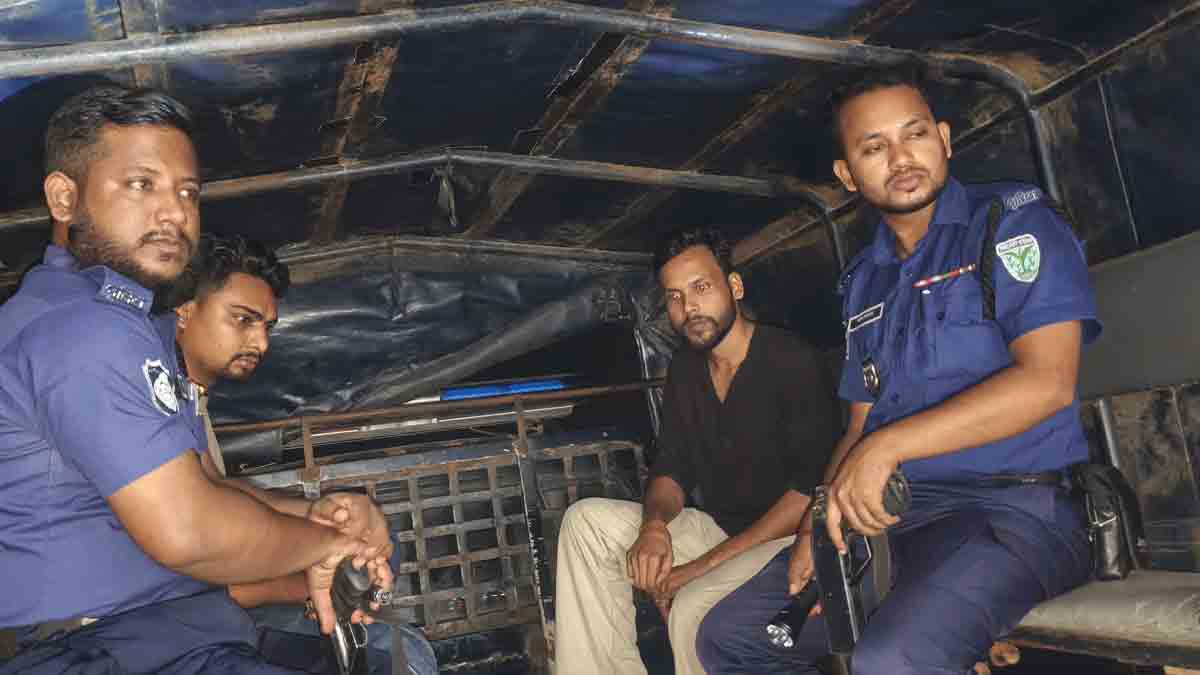 ঝটিকা মিছিল, নিষিদ্ধ সংগঠন ছাত্রলীগের ২ কর্মী আটক