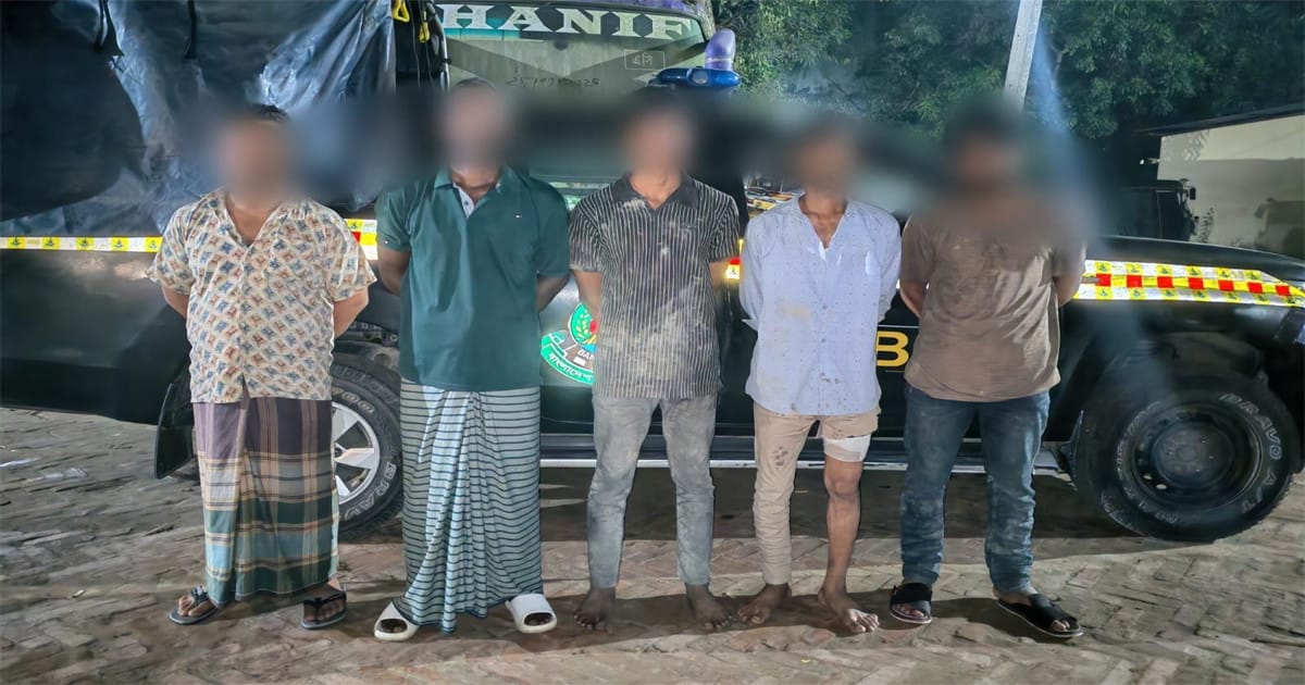 চন্দনাইশে আসামি ধরতে গিয়ে হামলার শিকার এসআরবি, গ্রেপ্তার ৫