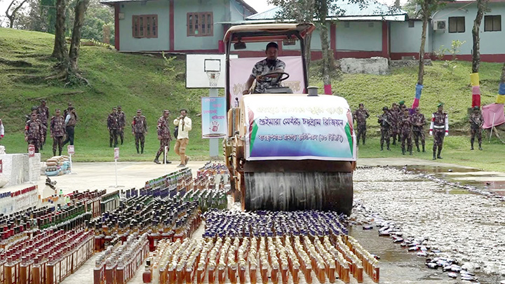খাগড়াছড়িতে বিজিবি‍‍`র জব্দকৃত প্রায় ৩ কোটি টাকার মাদকদ্রব্য ধ্বংস