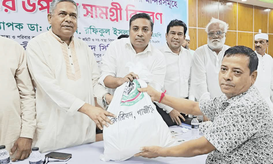 দুর্গাপূজা উপলক্ষে চার শতাধিক মন্দিরে গাজীপুর জেলা পরিষদের উপহার