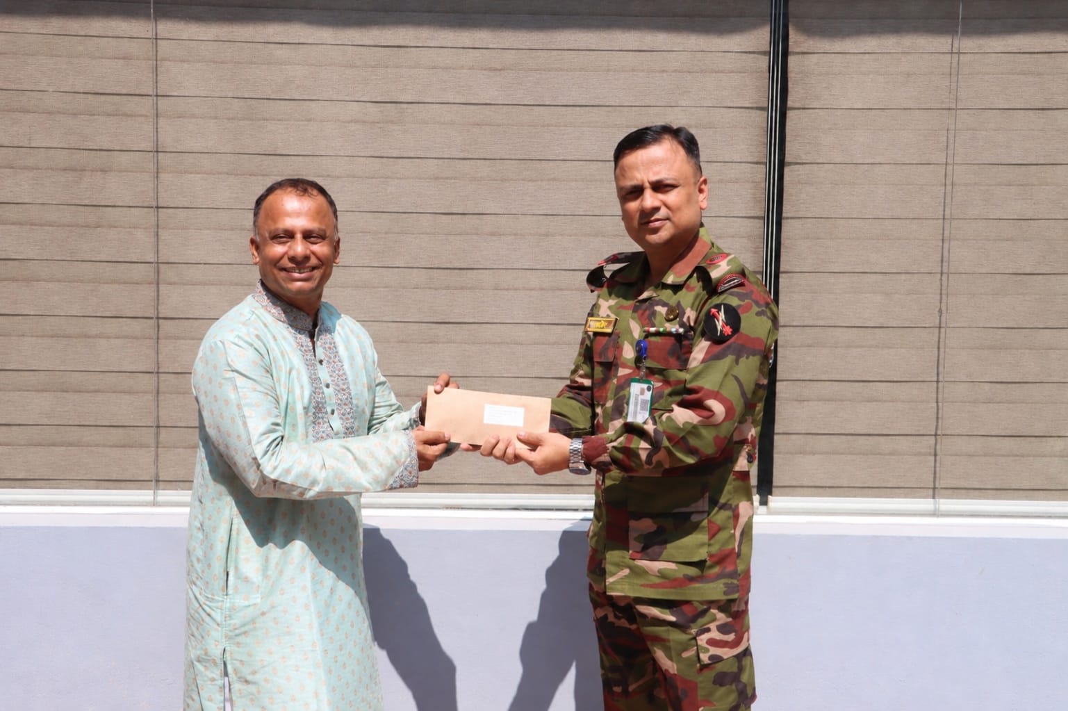 খাগড়াছড়ির ৩২টি পূজামণ্ডপে ২০৩ পদাতিক ব্রিগেড ও খাগড়াছড়ি রিজিয়নের আর্থিক সহায়তা