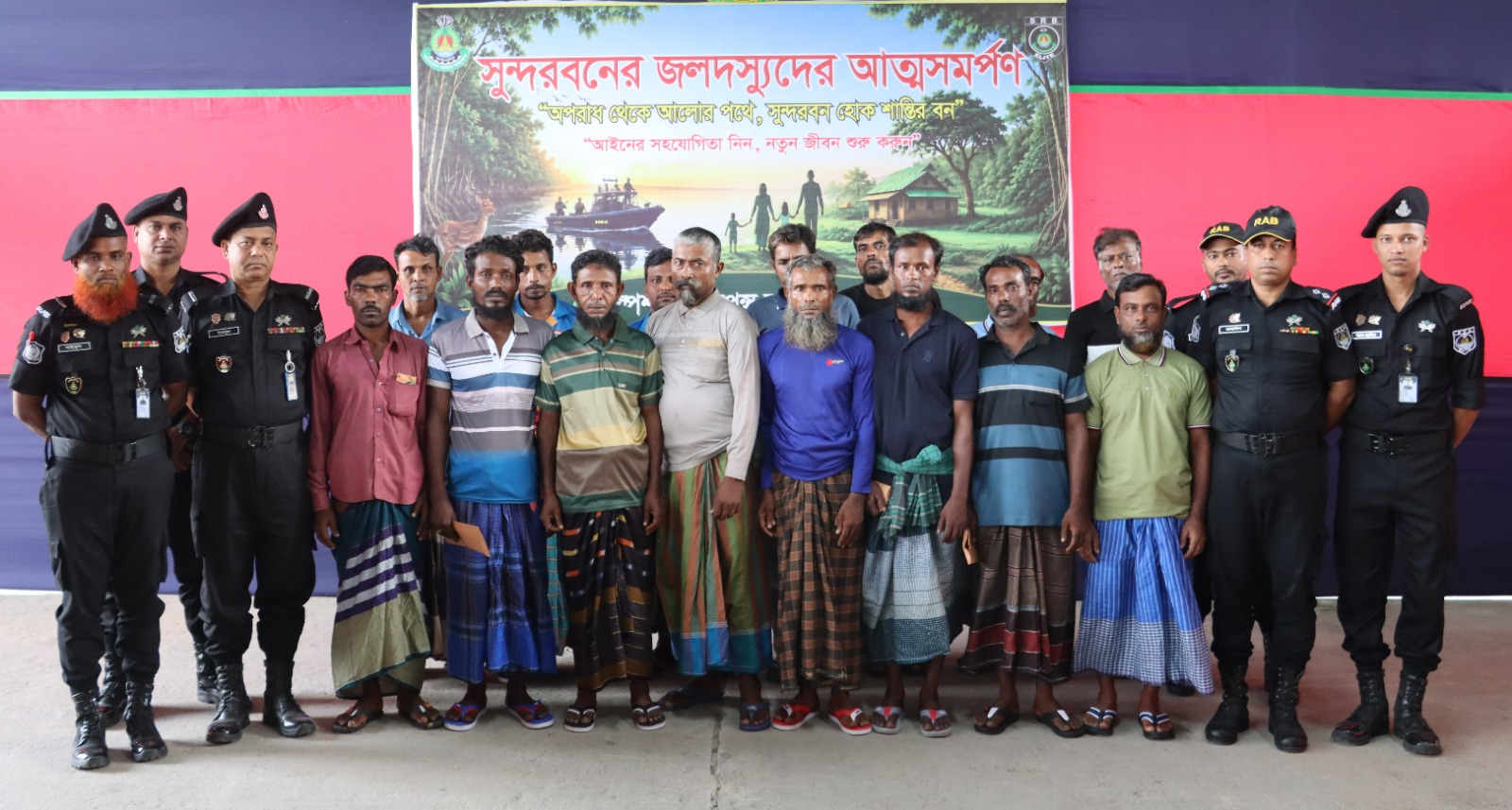 সুন্দরবনে দস্যুবিরোধী তৎপরতার মধ্যে আলিফ বাহিনীর ১৫ সদস্যের আত্মসমর্পণ
