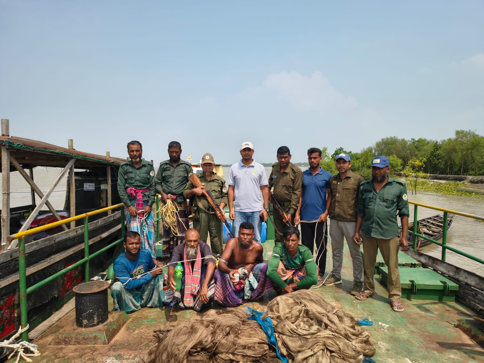 সুন্দরবনের জলজ সম্পদে বিষের ছোবল, থামছে না মাছ শিকার