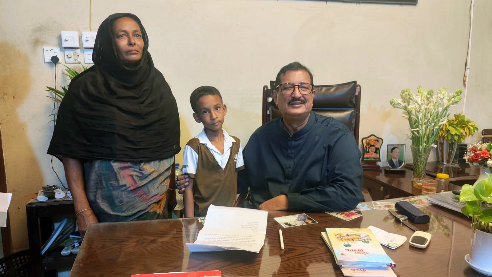 অসুস্থ এতিম শিশুর চিকিৎসার সকল দায়িত্ব নিলেন ভুমিমন্ত্রী মিনু
