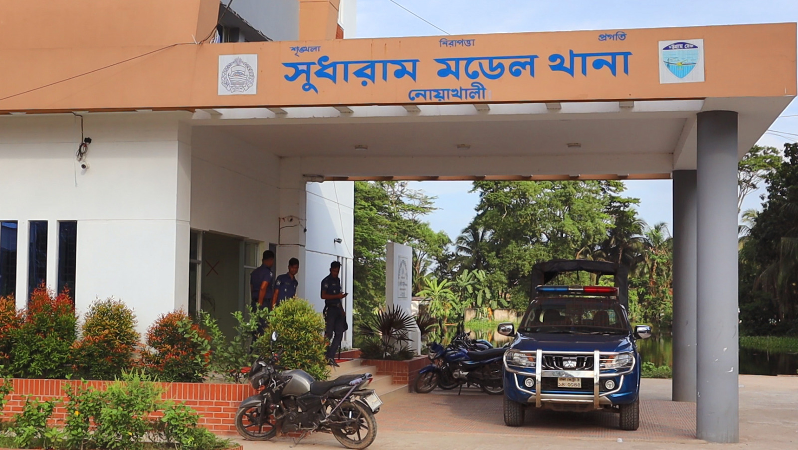 নোয়াখালীতে কিশোর গ্যাং বিরোধী অভিযানে আটক ৪০