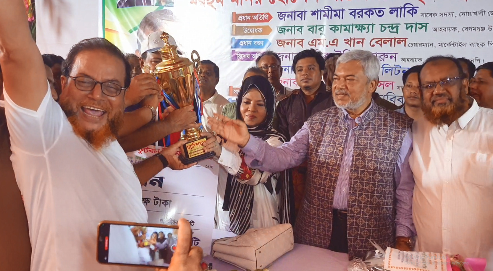 নোয়াখালীতে মরহুম মনির হোসেন স্মৃতি ফুটবল টুনামেন্ট ফাইনাল অনুষ্ঠিত হয়েছে