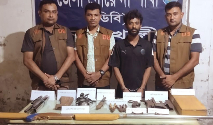 নোয়াখালীতে দেশীয় অস্ত্র তৈরির কারখানার সন্ধান, কারিগর আটক