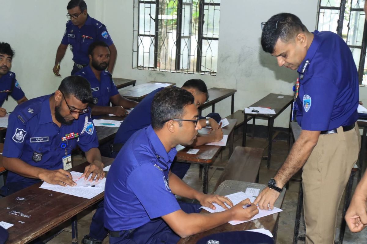 নোয়াখালীতে এএসআই  হতে এসআই পদে বিভাগীয় পদোন্নতি পরীক্ষা অনুষ্ঠিত