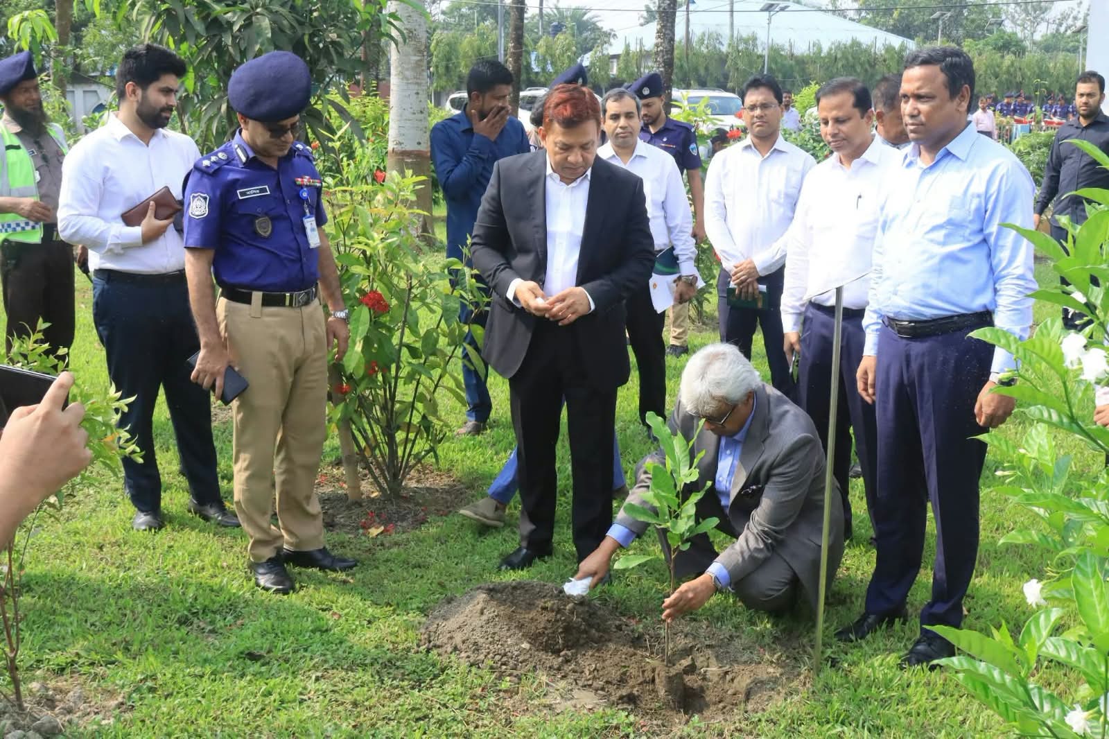 শিক্ষার্থীদের লক্ষ্য ঠিক করে জ্ঞান-বিজ্ঞানের আলোকে বিশ্বের সঙ্গে তাল মিলিয়ে এগিয়ে যেতে হবে