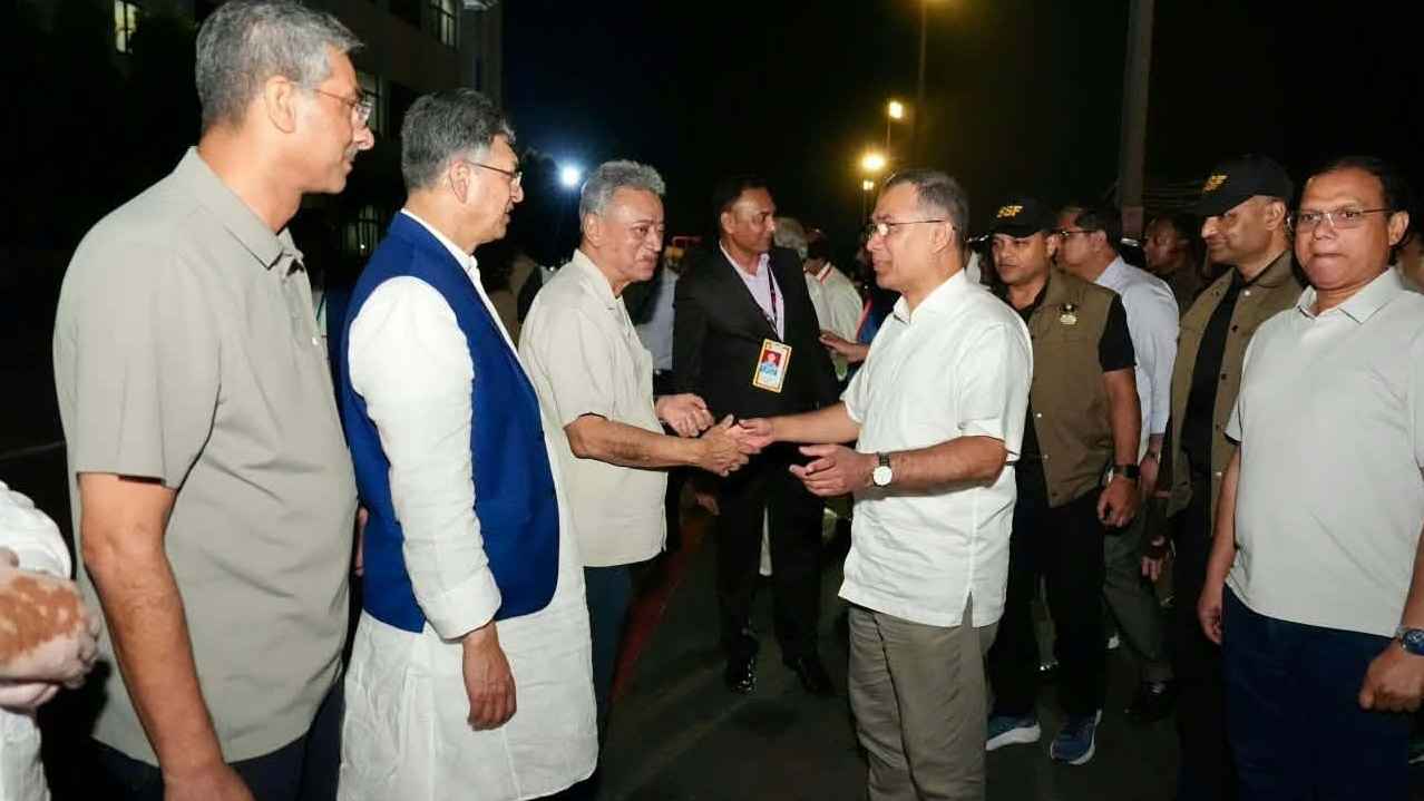 প্রধানমন্ত্রী চট্টগ্রাম পৌঁছেছেন
