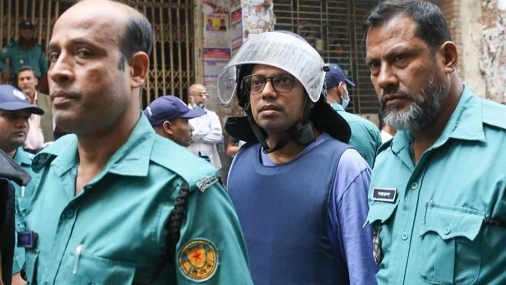 কাঠগড়ায় ১৮ মিনিট: ফুরফুরে মেজাজে আনিসুল, স্বাভাবিক ছিলেন পলক