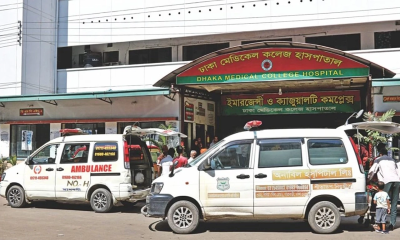 ঢাকা মেডিকেলে অ্যাম্বুলেন্স মালিকদের ধর্মঘট; ভোগান্তিতে রোগীরা