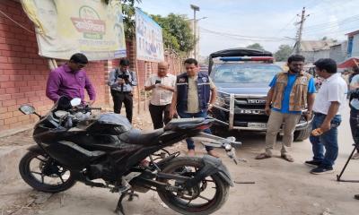 বিমানবাহিনীর সাবেক কর্মকর্তা তাহসিফের মোটরসাইকেল টঙ্গীর হাজীর মাজার থেকে উদ্ধার