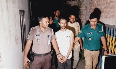 টঙ্গীতে নিজ বাড়িতে ইয়াবা তৈরির কারখানা, গ্রেপ্তার যুবক
