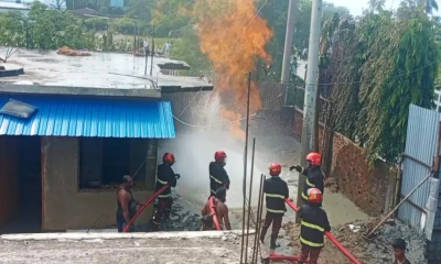 কক্সবাজারে মাটির নিচ থেকে আগুন, নিয়ন্ত্রণে ফায়ার সার্ভিসের ৩ ইউনিট
