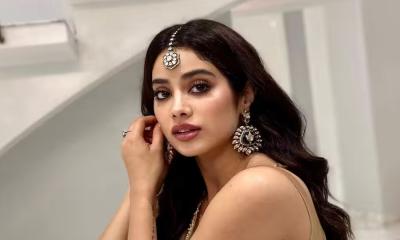 প্যারিসে বাংলার মসলিনের সৌন্দর্য ছড়ালেন জাহ্নবী