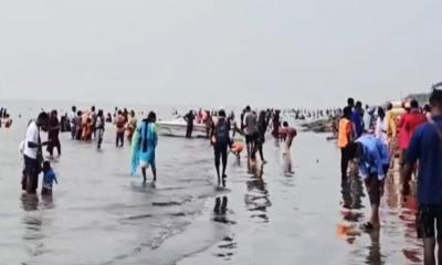 পূজার ছুটিতে কুয়াকাটায় পর্যটকের ঢল