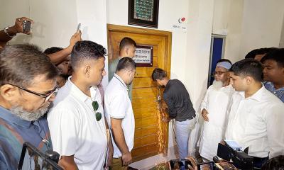 রামেবিতে ম্যাজিস্ট্রেটের উপস্থিতিতে কাটা হলো উপাচার্যের কক্ষের তালা