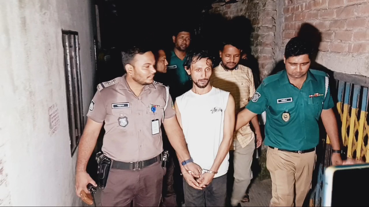টঙ্গীতে নিজ বাড়িতে ইয়াবা তৈরির কারখানা, গ্রেপ্তার যুবক
