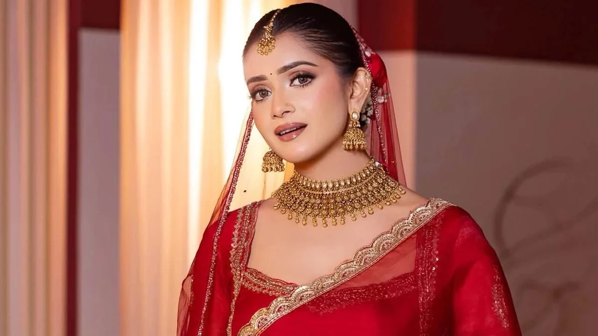 আপত্তিকর ছবি ছড়ানোর অভিযোগে তানজিন তিশাকে আইনি নোটিশ