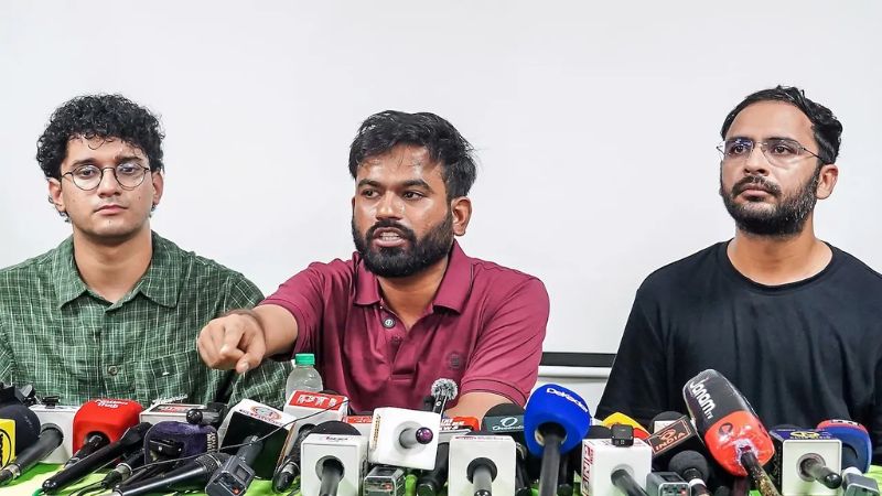 প্রায় ২৪ ঘণ্টা আটক থাকার পর মুক্তি পেলেন ককরোচপ্রধানসহ তিন নেতা