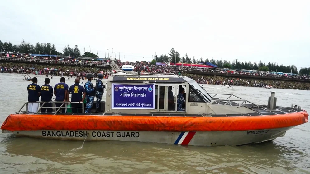 দুর্গাপূজায় ৬১৫ মণ্ডপের নিরাপত্তায় কোস্ট গার্ড, মোতায়েন ৩৪০০ সদস্য