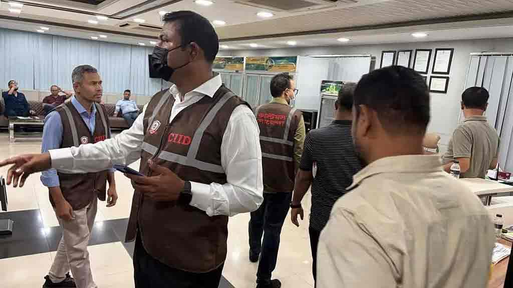 সালমান মুক্তাদিরের শ্বশুরের ‘মদের গুদাম’ সিলগালা