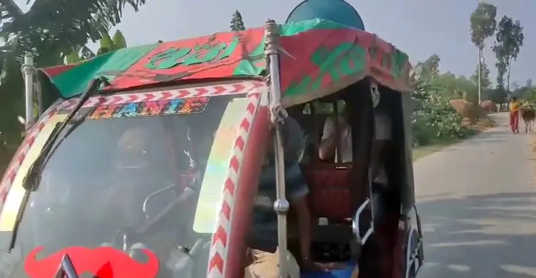 ‘শেখ হাসিনা ডিসেম্বর দেশে ফিরছেন’ জানিয়ে নওগাঁয় মাইকিং