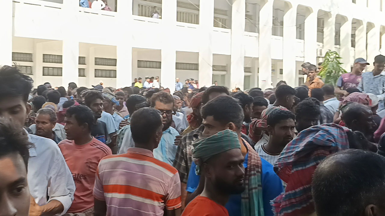 সরকারি গাড়ি ভাঙচুরের ঘটনায় ১২ ইটভাটা মালিকের বিরুদ্ধে মামলা