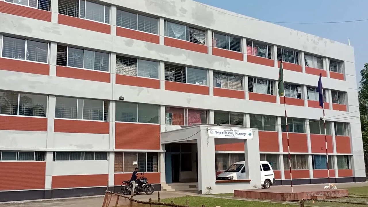আওয়ামী লীগ নেতা ছিনতাই, আহত ৪ পুলিশ