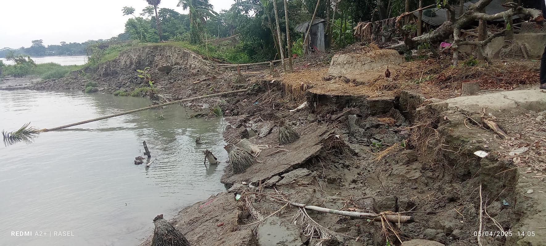 নদী ভাঙন চলছেই : কান্না থামছেনা বিশখালী নদী পাড়ের মানুষের