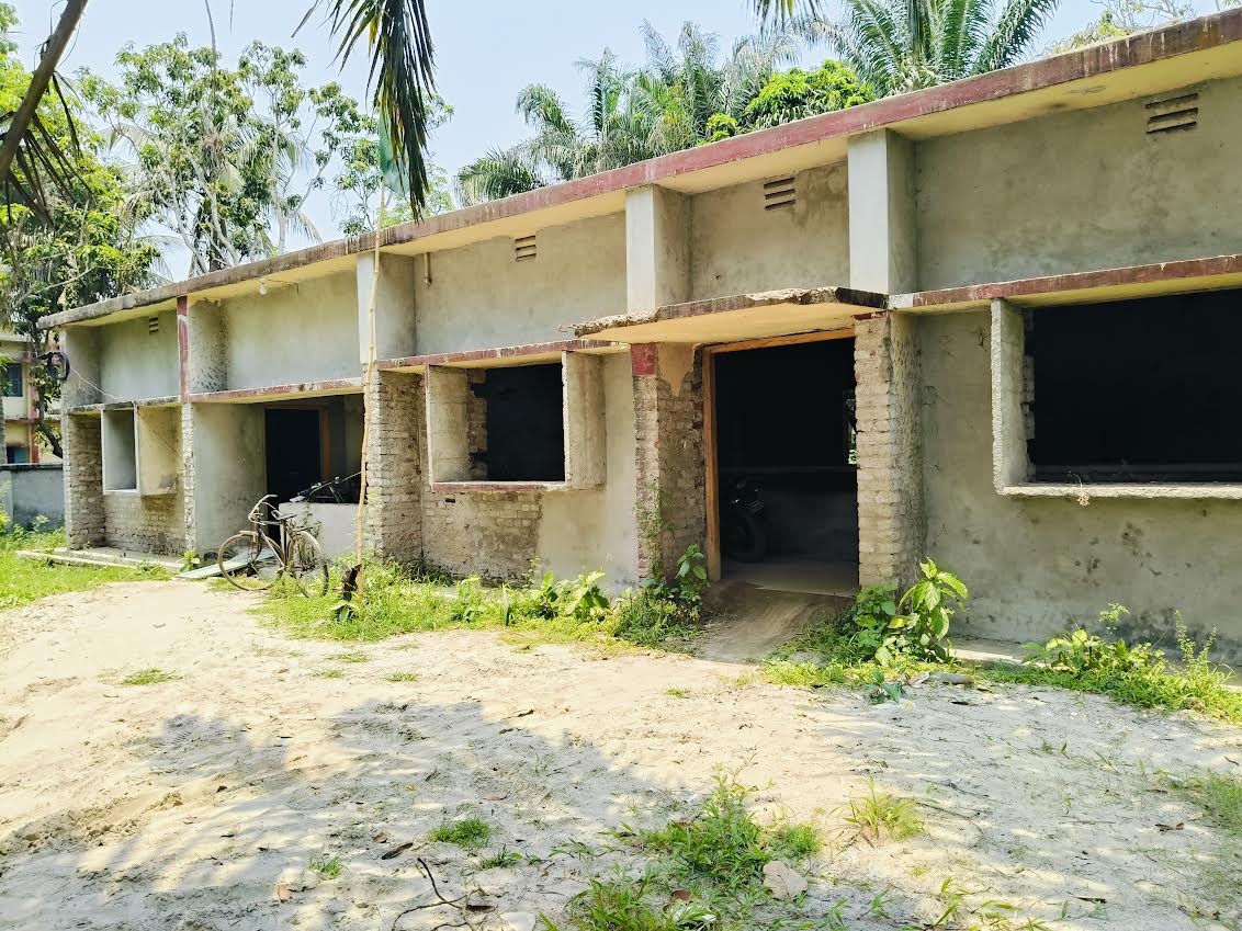 জনদুর্ভোগ চরমে : কালীগঞ্জে নলডাঙ্গা পোস্ট অফিসের বেহাল দশা