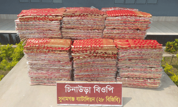 সুনামগঞ্জ সীমান্তে বিপুল পরিমাণ ভারতীয় শাড়ি জব্দ