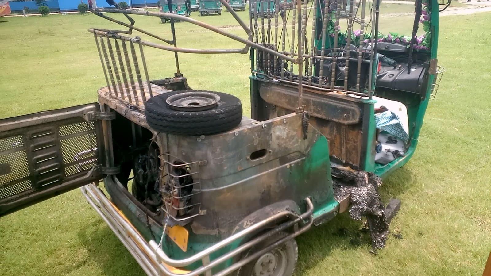 পাবনায় জব্দকৃত সিএনজিচালিত অটোরিকশা পুলিশি হেফাজতে ভস্মীভূত হওয়ার অভিযোগ