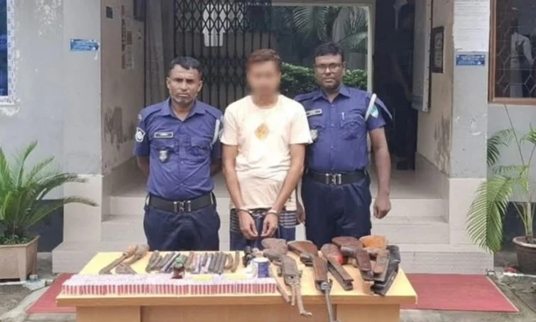 সাতক্ষীরায় দুটি এয়ারগানসহ আটক ১