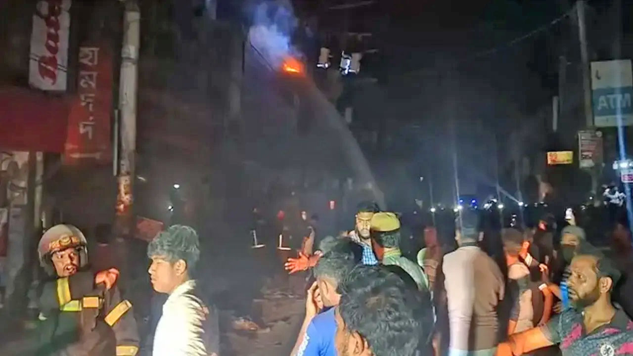 ট্রান্সফরমার বিস্ফোরিত হয়ে দগ্ধ ৩