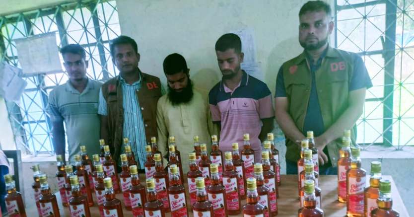 নেত্রকোণায় ৪৮ বোতল ভারতীয় মদসহ আটক ২