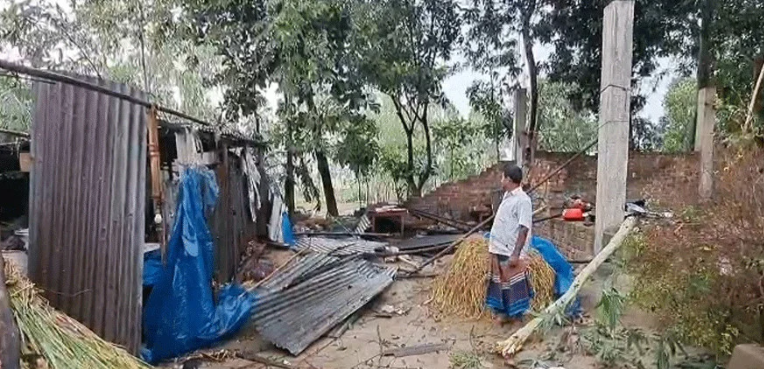 কালবৈশাখী ঝড়ে লণ্ডভণ্ড গাইবান্ধার ৫ ইউনিয়ন