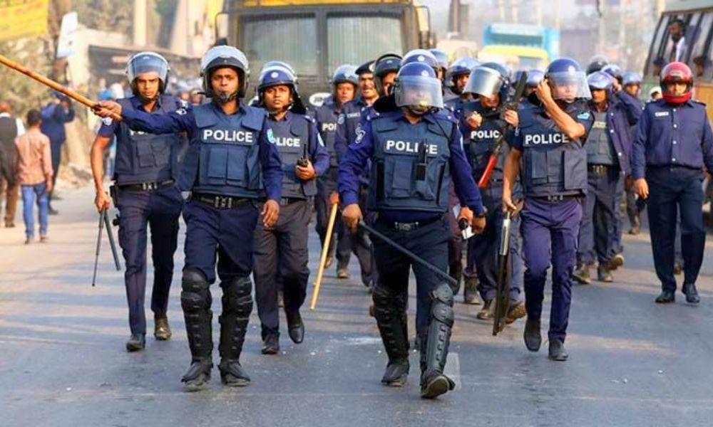 বন্ধ হচ্ছে না পুলিশের ওপর হামলা