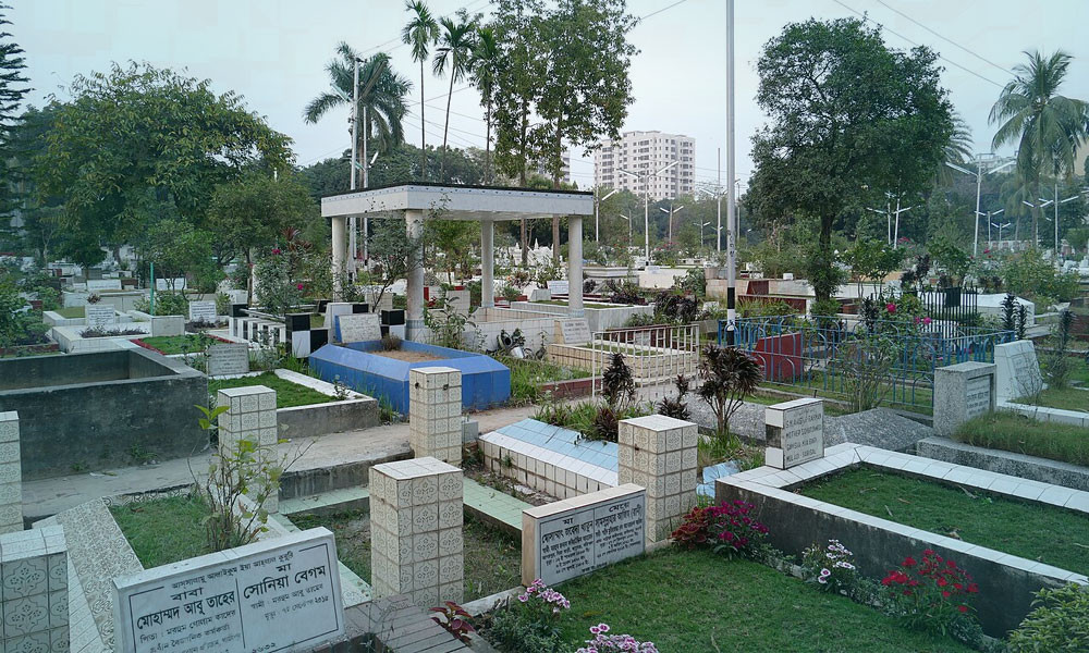 টাকা আছে, কবরের জায়গা নেই