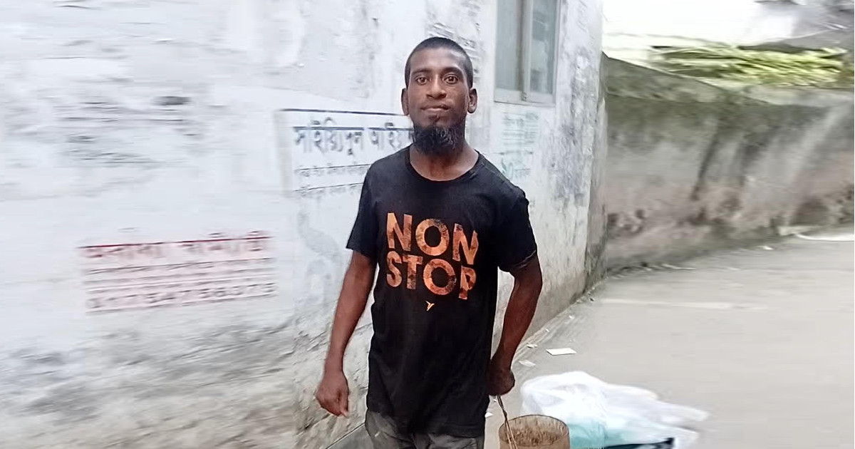 ভাষা নেই, হাসি দিয়েই জীবনসংগ্রামে টিকে আছে ফিরোজ